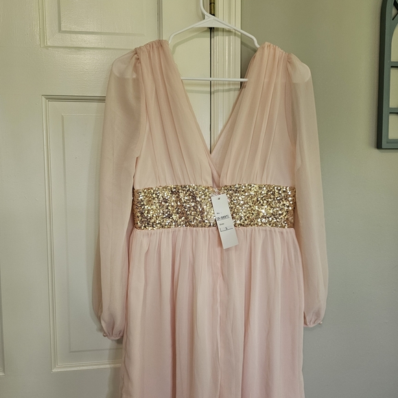 Elegant Pink Long Sleeve Dress with Gold Accents - Picture 3 of 5